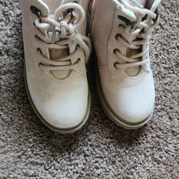 Shoe Set - Picture 4 of 6